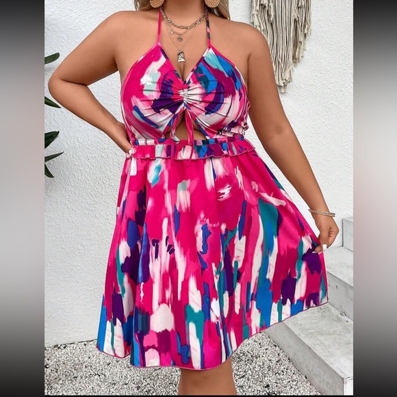 Plus size allover print halter dress - Picture 8 of 8